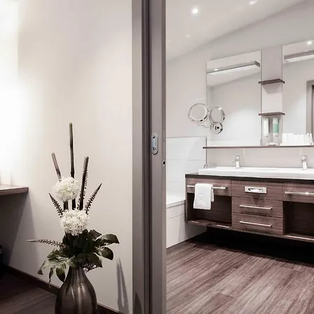 Nuhr Hotel 4*